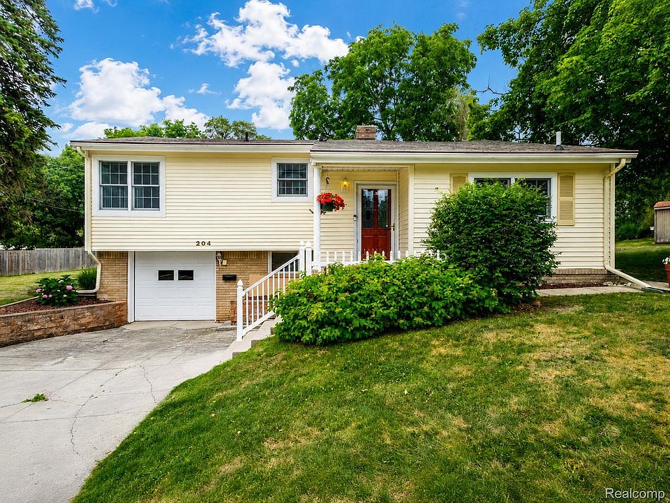 1st image of 204 Terrace Ct