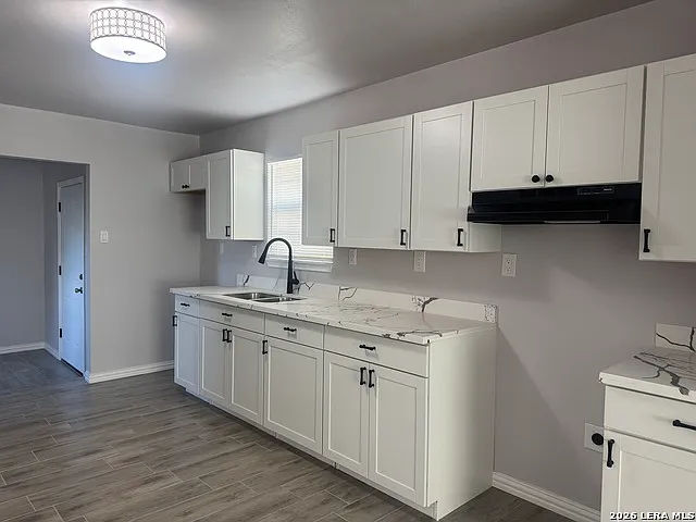3 bed, 2.0 bath, 1112 sqft, $1,800 — Photo 4