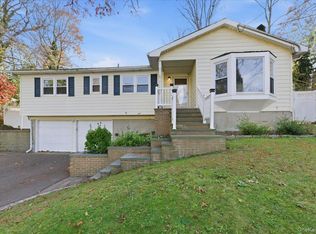 260 Lower Rocky Point Rd, Sound Beach, NY 11789