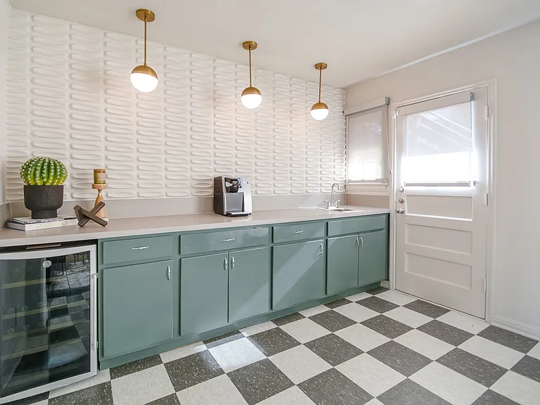Urban Living in our Kessler Park Apartment Homes — Photo 32