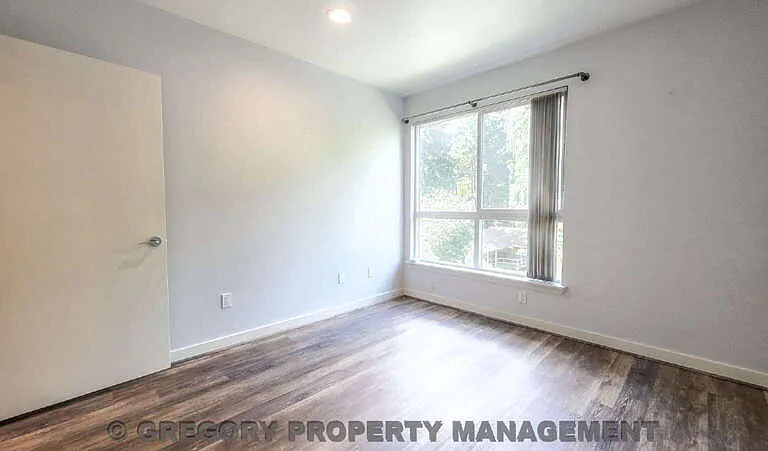925 110th Ave NE #306 — Photo 25