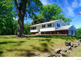 19 Old Cross Rd, Warwick, NY 10990