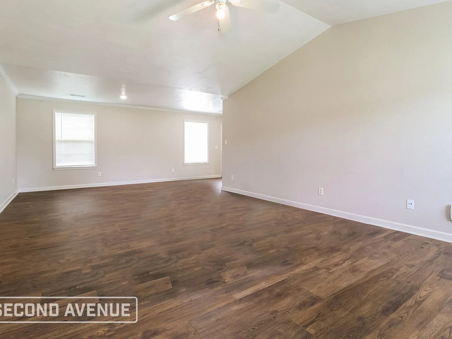 3 bed, 2.0 bath, 1366 sqft, $1,279 — Photo 3