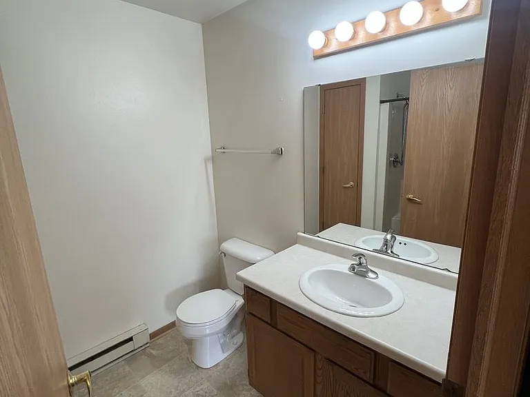 700 Creek Rd — Photo 4