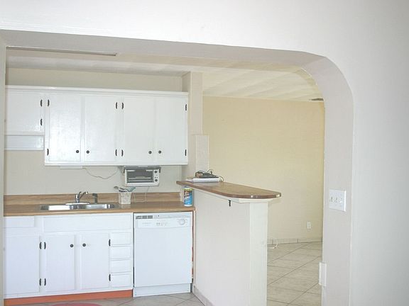 2nd image of 2730 NE 11th Ave
