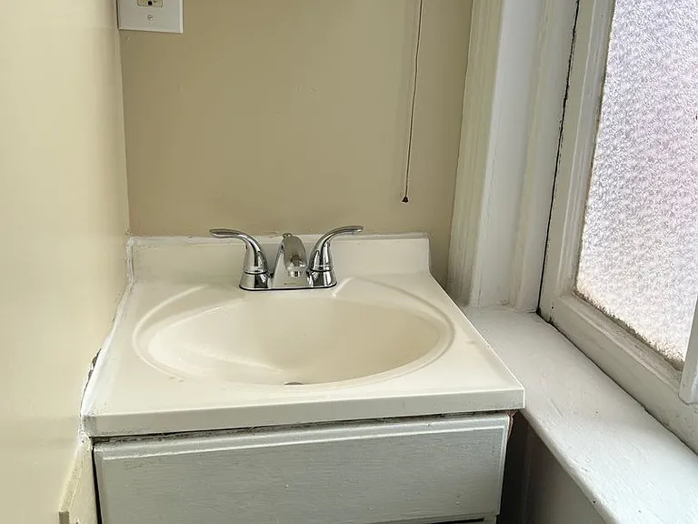 121 N State St — Photo 22