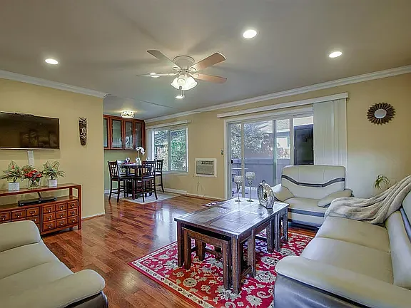 3 bed, 1101 sqft, $4,200 — Photo 3