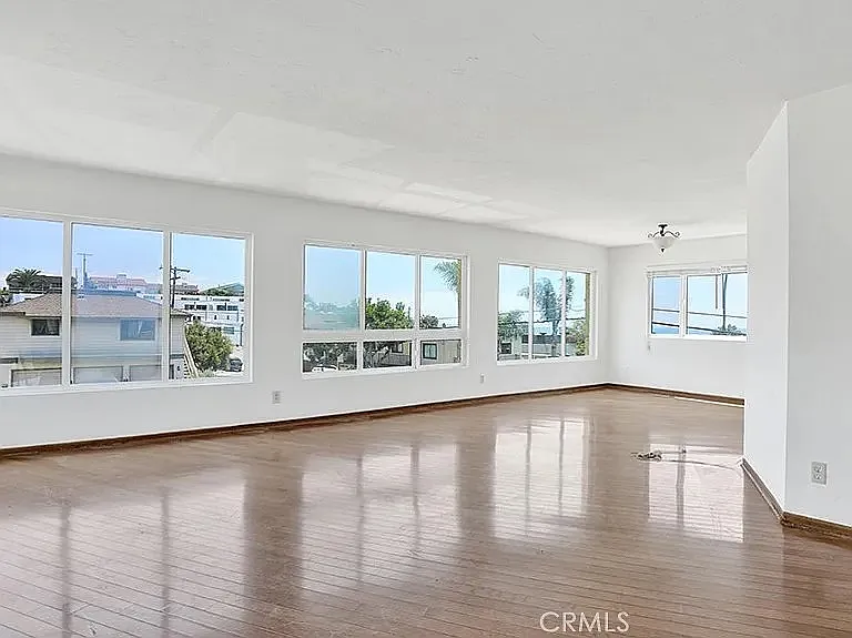 3 bed, 1900 sqft, $4,950 — Photo 4