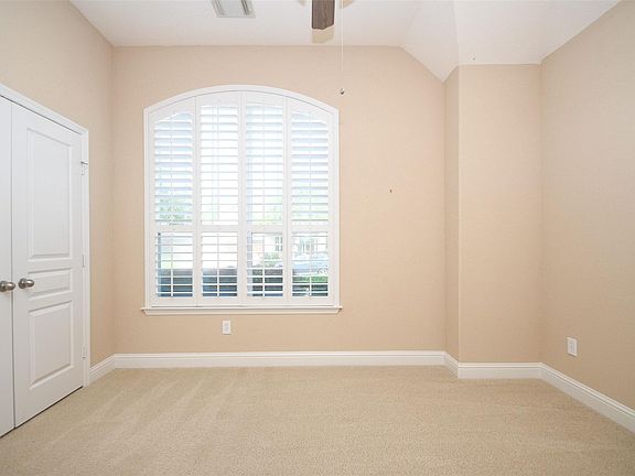 4th image of 5803 Oakdale Mdws