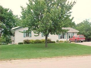 102 Meadow View Dr, Decorah, IA 52101