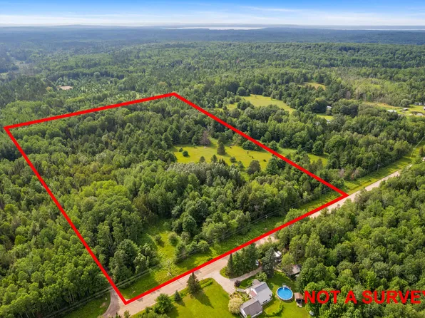 2792 Carter Rd S, Afton, MI 49705