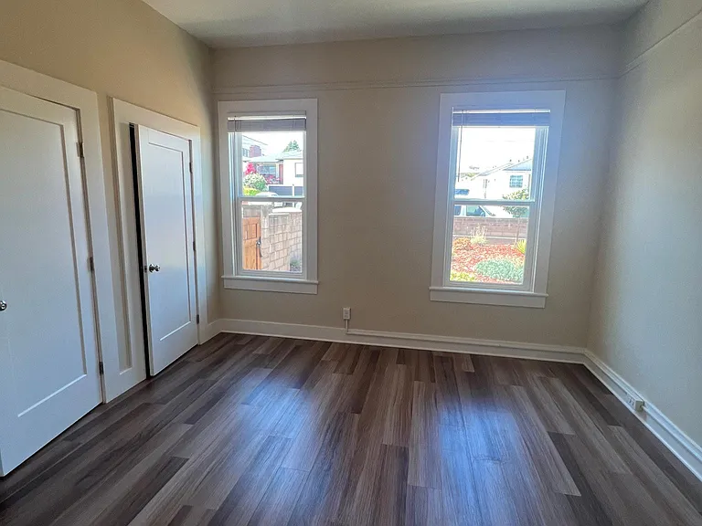 257 Van Buren St #E — Photo 6