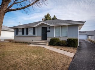 7136 W Cody Cir, Milwaukee, WI 53223
