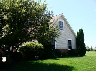 2906 Binghamton Ln, Bloomington, IL 61705