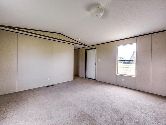 4th image of 611 Stephanie Dr