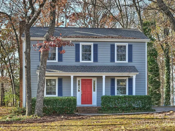 225 Gatewood Ln, Matthews, NC 28104