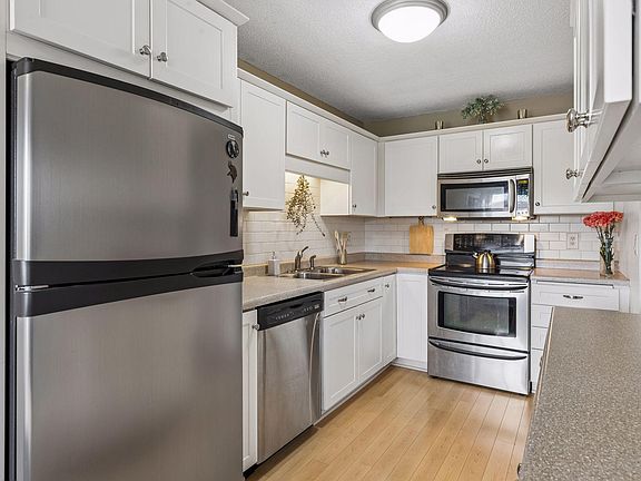 5th image of 7401 W 101st St APT 320
