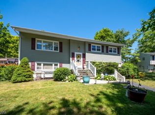 7 Zeek Way, Hopatcong, NJ 07843