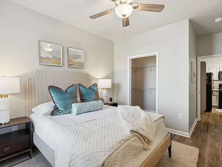 2 Bedroom Premier Garden-Renovated
