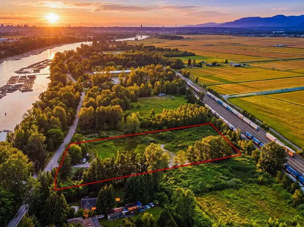 17260 River Rd, Richmond, BC V6V 1L9