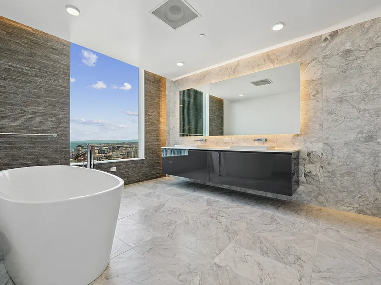 Freestanding Spa-Like Soaking Tubs