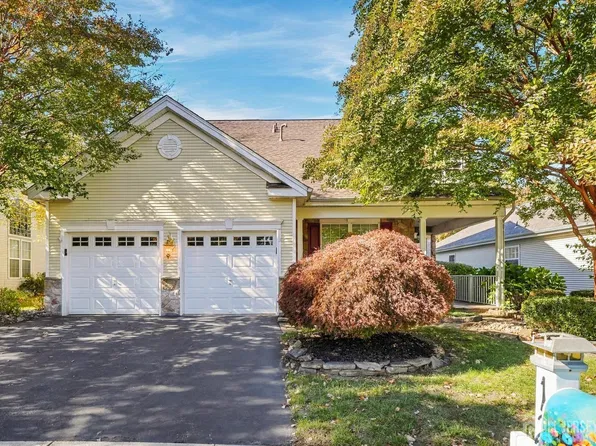 12 Powderhorn Way, Allentown, NJ 08501