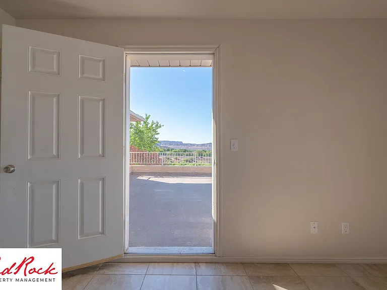 Fourplex - 620 W Evans Ridge — Photo 15