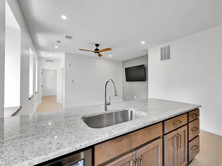 132 E Market St #202 — Photo 4