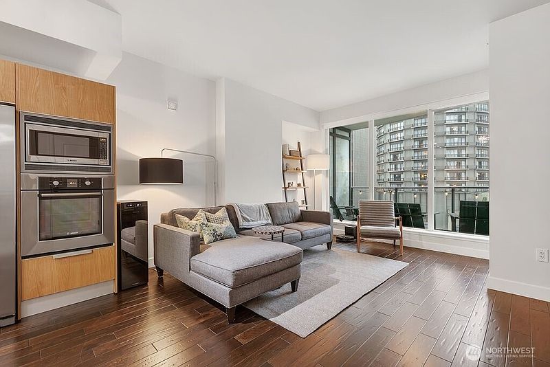 5th image of 1920 4th Avenue #509