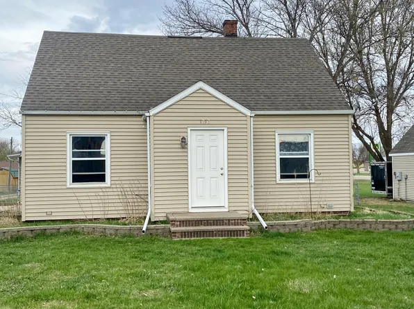 1212 Oak St, Wabasso, MN 56293