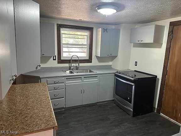 4th image of 120 Middle St