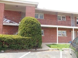 1340 S Main St #D11, Wheaton, IL 60189