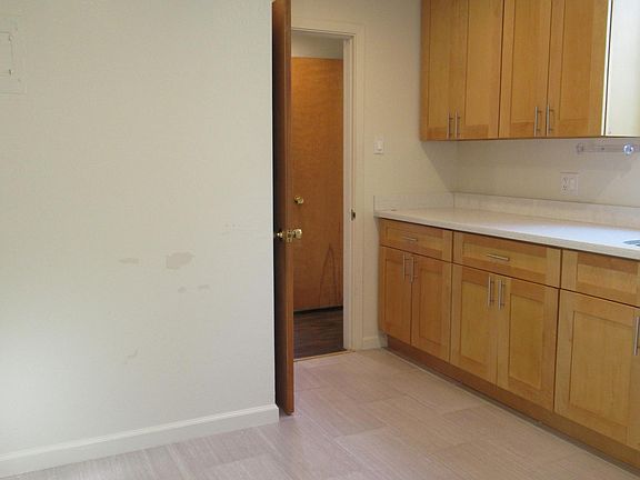 3rd image of 233 Dolores St #9