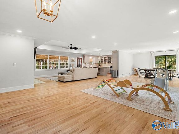 5th image of 204 Claremont Dr