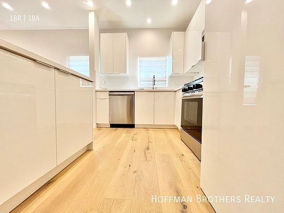 3rd image of 2301 1/2 W Jefferson Blvd #3A