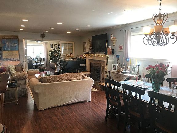 3rd image of 22152 Del Valle St