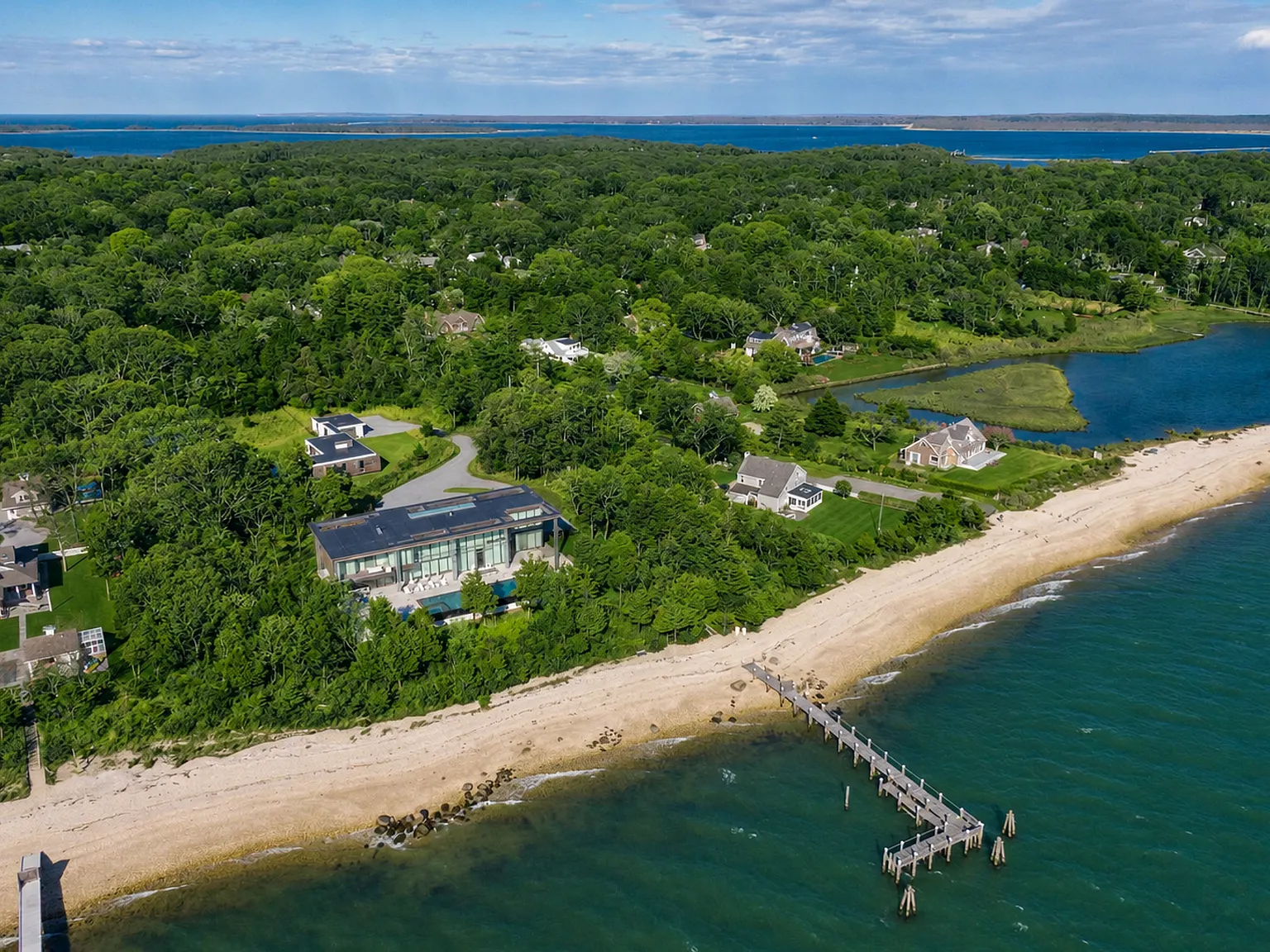Architectural Waterfront Modern in North Haven — Photo 2