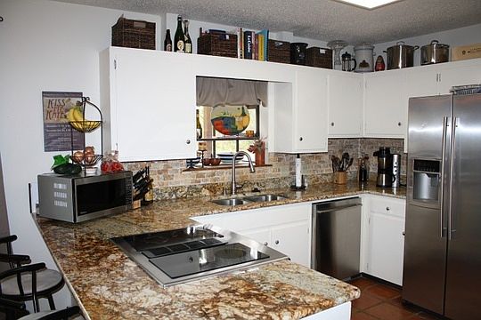 3rd image of 903 Bazzell Dr
