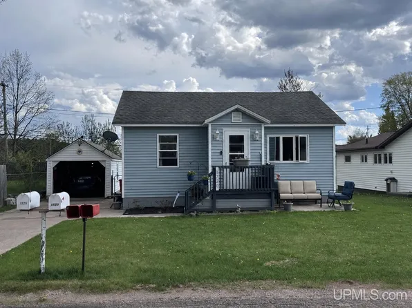 1720 Cindy St, Ishpeming, MI 49849