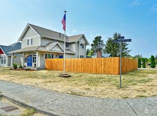 325 8th St, Blaine, WA