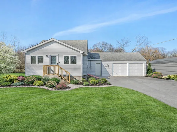 25530 S Canal St, Channahon, IL 60410