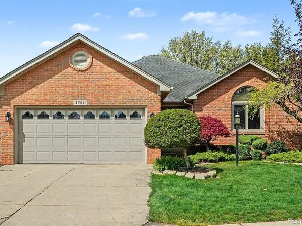 15811 Horseshoe Path Ct, Clinton Township, MI 48035