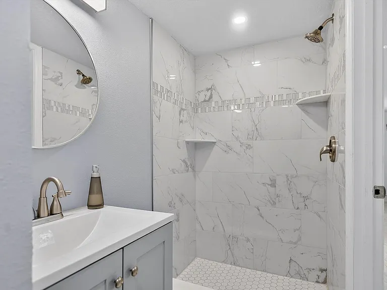 917 Mack Ave #1/2 — Photo 8