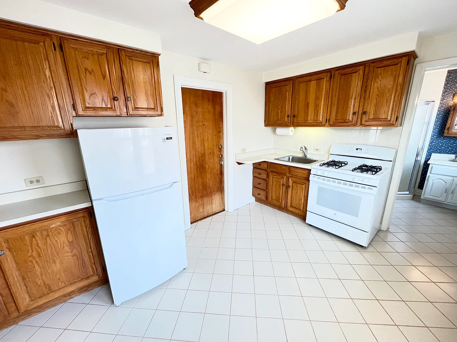 1 bed, 700 sqft, $1,800 — Photo 4