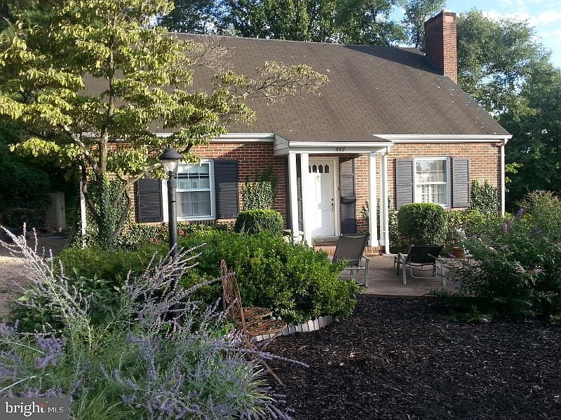 1st image of 552 River Dr