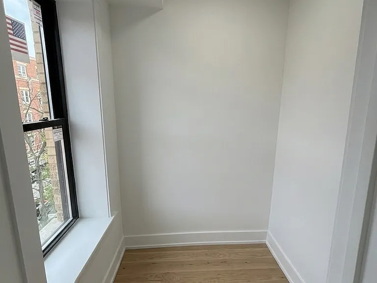937 W Cornelia Ave #303 — Photo 9