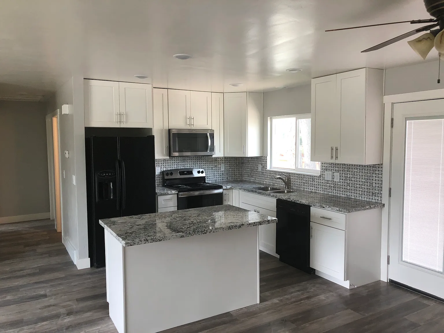 4 bed, 1700 sqft, $725 — Photo 1