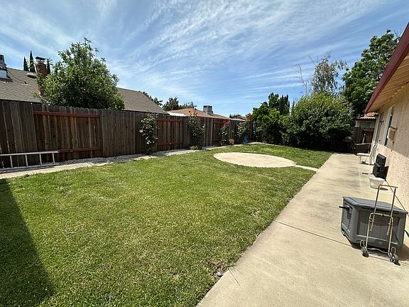 5th image of 1496 Berkshire Dr