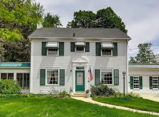 499 N Commonwealth Ave, Elgin, IL 60123