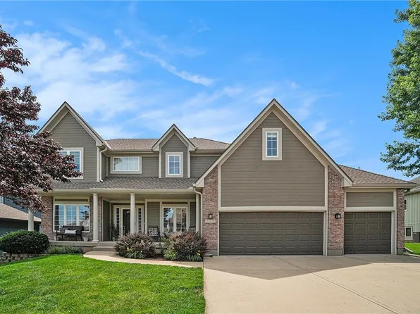 2725 SW Monarch Dr, Lees Summit, MO 64082